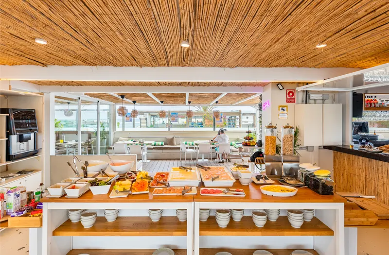 Gastronomía — Bristol Sunset Beach by LIVVO, Corralejo 1