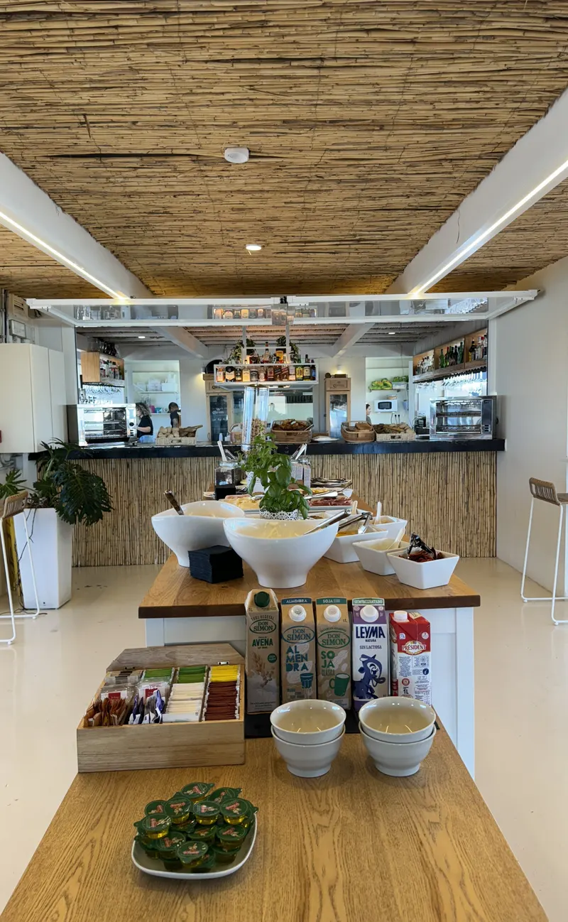 Gastronomía — Bristol Sunset Beach by LIVVO, Corralejo 4