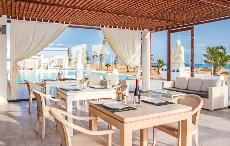 Gastronomía — Hotel LIVVO Budha Beach, Santa María, Sal 2