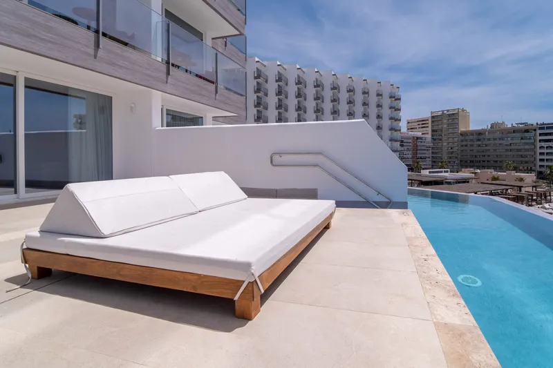 Piscinas — Hotel Cádiz Bahía, Playa de la Victoria 7