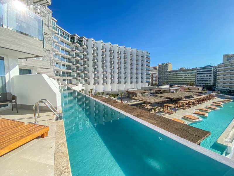 Habitación Swim Up Superior (+18) — Hotel Cádiz Bahía, Playa de la Victoria 3