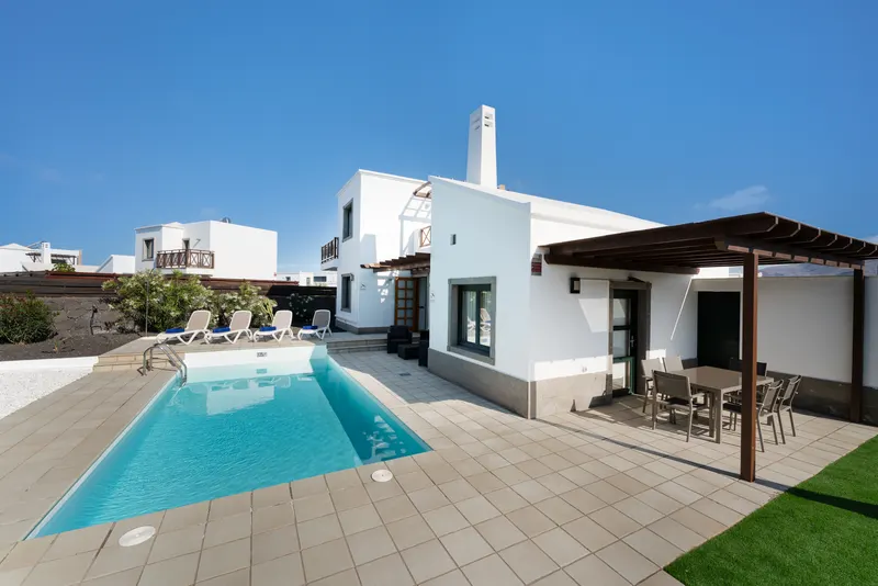 Piscinas — Camelot Holiday Homes by LIVVO, Playa Blanca 1
