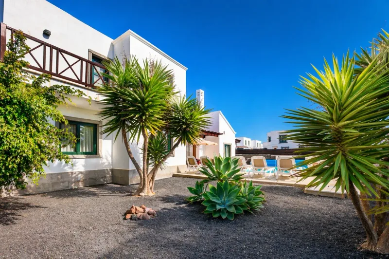 Camelot Holiday Homes by LIVVO — LIVVO Holiday Homes en Playa Blanca, Lanzarote