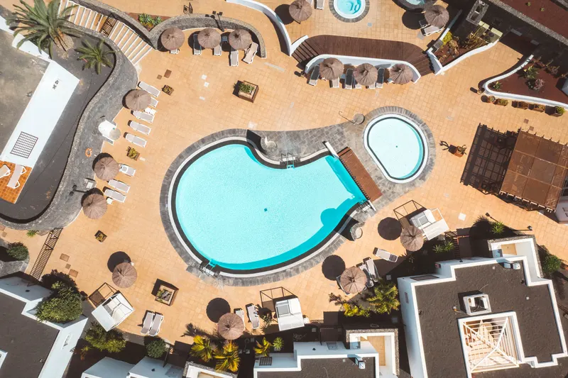 Piscinas — Apartamentos LIVVO Coloradamar, Playa Blanca 1