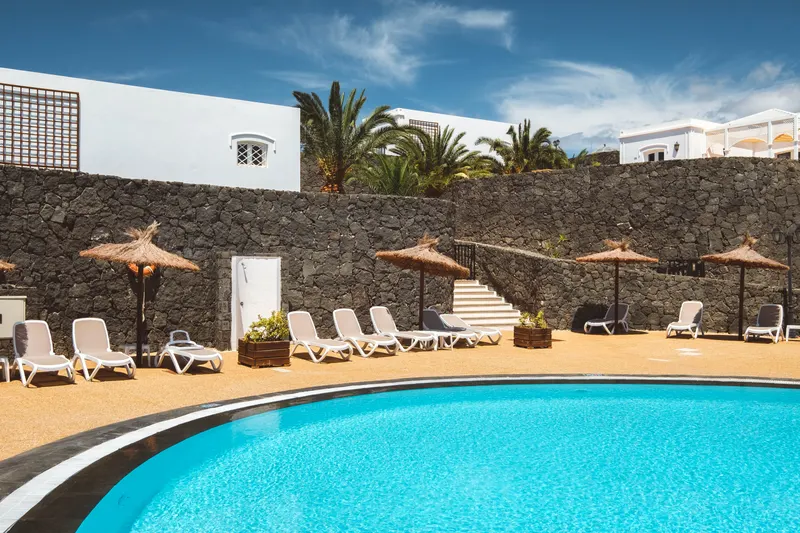 Piscinas — Apartamentos LIVVO Coloradamar, Playa Blanca 3
