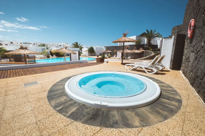 Piscinas — Apartamentos LIVVO Coloradamar, Playa Blanca 4