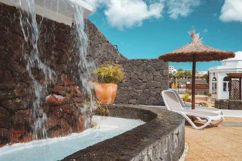 Piscinas — Apartamentos LIVVO Coloradamar, Playa Blanca 5