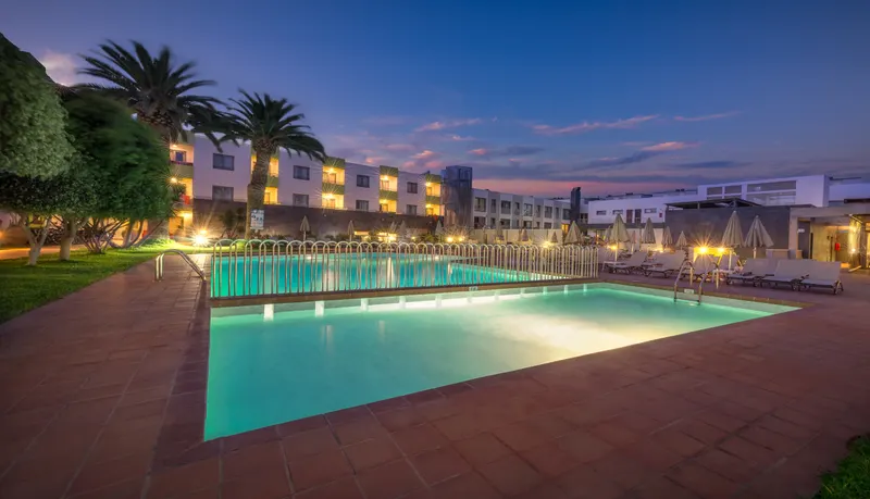 Piscina — Hotel LIVVO Corralejo Beach, Corralejo 2