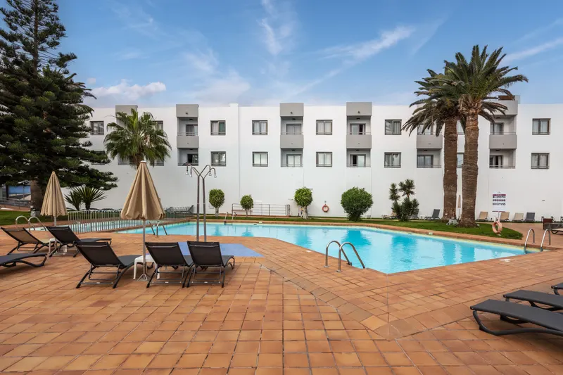 Piscina — Hotel LIVVO Corralejo Beach, Corralejo 3