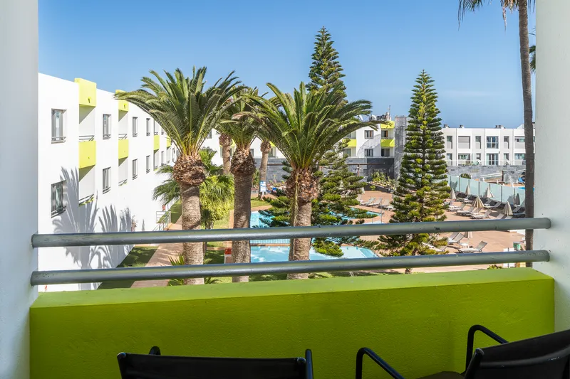 Habitación Doble Vista Piscina con Balcón o Terraza — Hotel LIVVO Corralejo Beach, Corralejo 2
