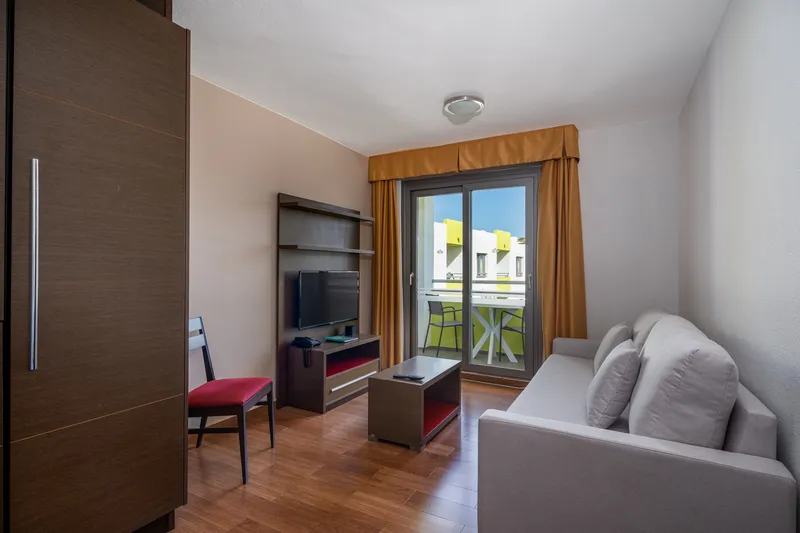 Habitación Doble Vista Piscina con Balcón o Terraza — Hotel LIVVO Corralejo Beach, Corralejo 3