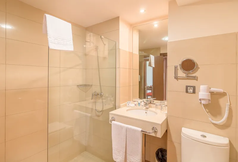 Habitación Doble Premium Vista Piscina — Hotel LIVVO Corralejo Beach, Corralejo 6