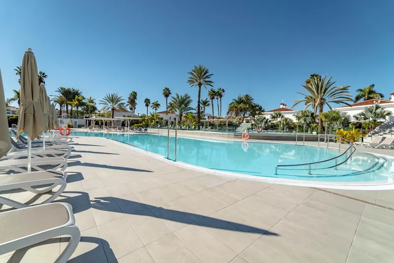 Piscinas y animación — Hotel LIVVO Dunagolf Suites, Maspalomas 1
