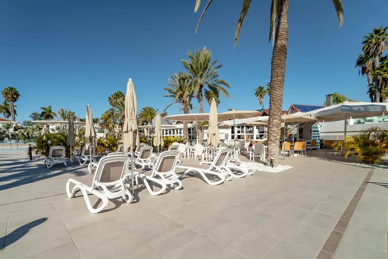 Piscinas y animación — Hotel LIVVO Dunagolf Suites, Maspalomas 2