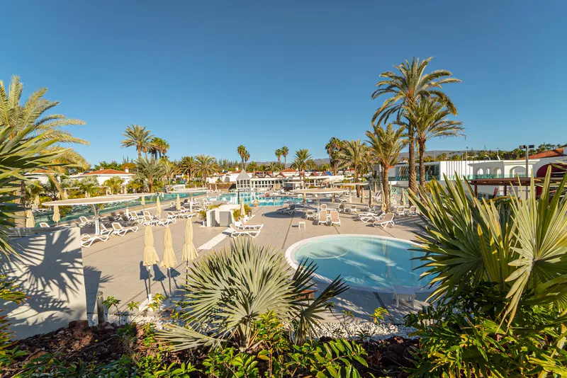 Piscinas y animación — Hotel LIVVO Dunagolf Suites, Maspalomas 3