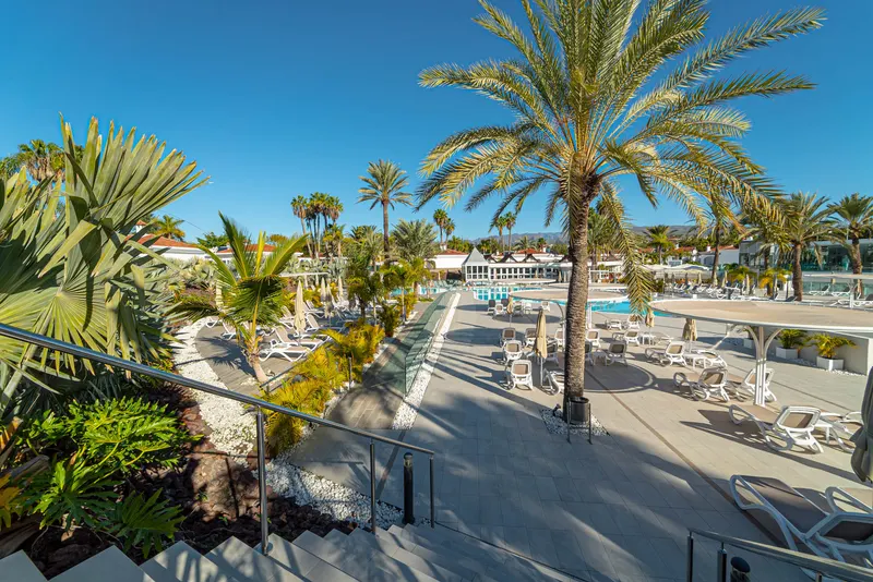 Piscinas y animación — Hotel LIVVO Dunagolf Suites, Maspalomas 4