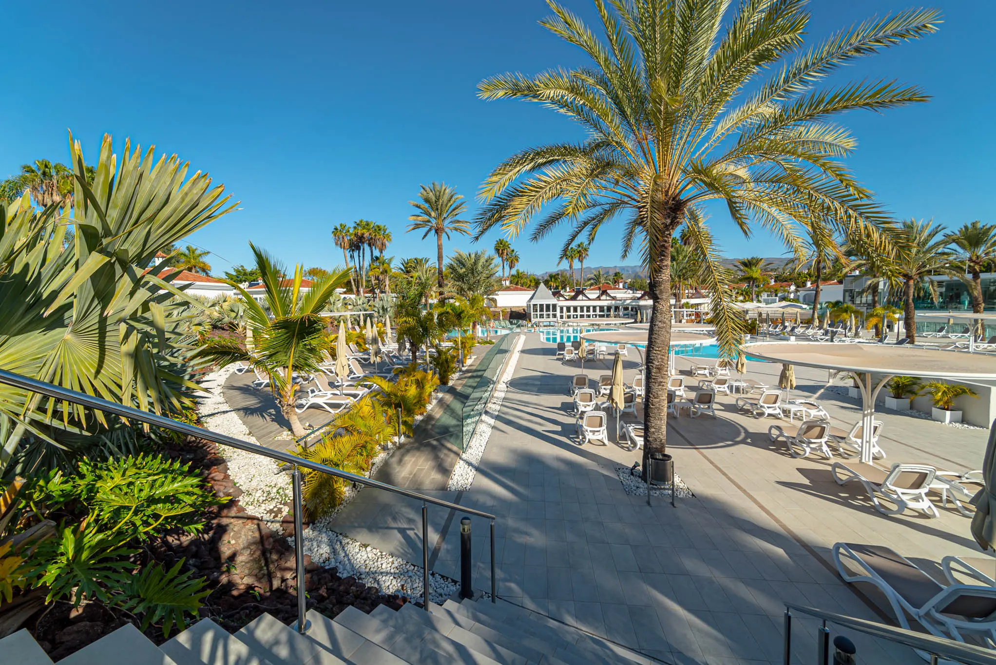 Piscinas y animación — Hotel LIVVO Dunagolf Suites, Maspalomas 4