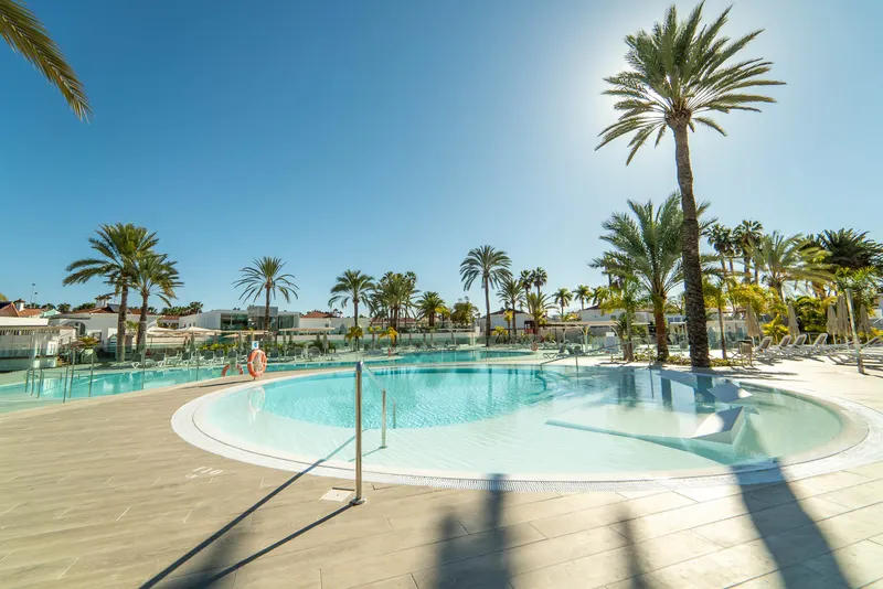 Piscinas y animación — Hotel LIVVO Dunagolf Suites, Maspalomas 6