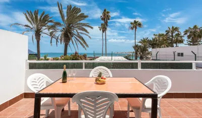 1 Schlafzimmer Apartment mit Meerblick — Apartamentos LIVVO Erika, Corralejo 1