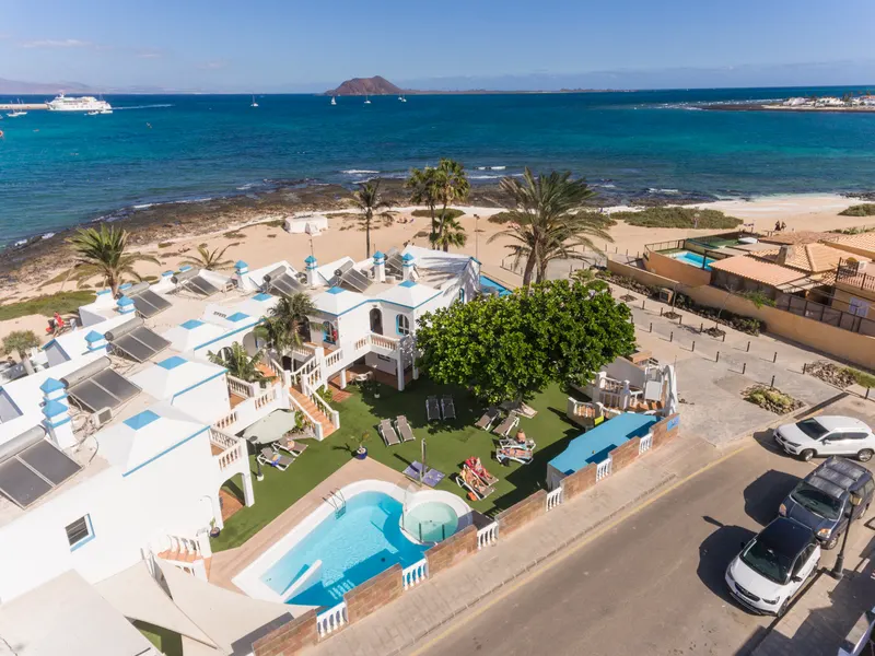 Piscina — Apartamentos LIVVO Galera Beach, Corralejo 3