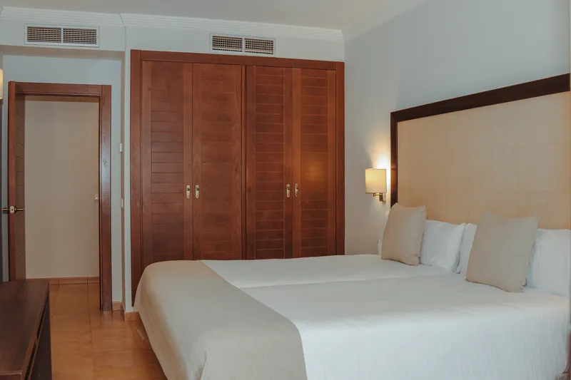 Familienzimmer mit Poolblick — Hotel LIVVO Jandía Golf, Morro Jable 1