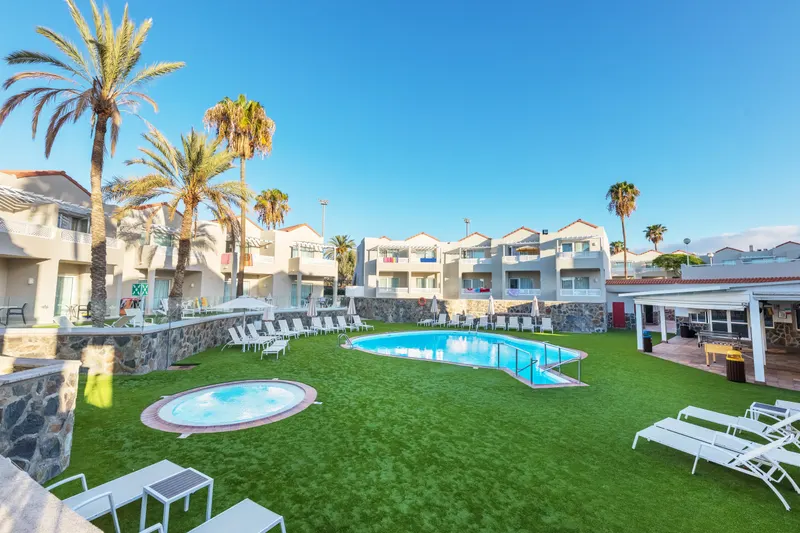 Piscina — Apartamentos LIVVO Koala Garden, Maspalomas 1