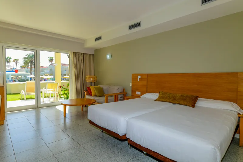 Doble Estándar con Terraza — Hotel LIVVO Koala Garden, Maspalomas 1