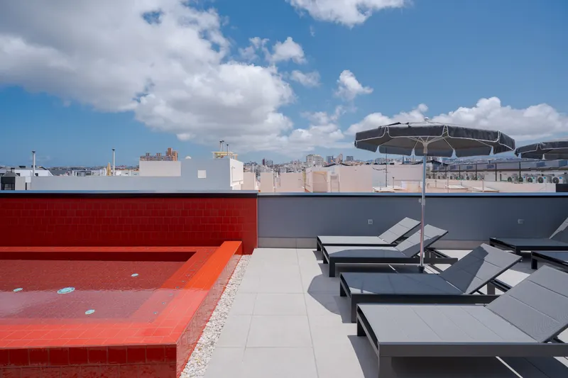Piscina y Rooftop — Hotel LIVVO La Escarlata, Las Palmas de Gran Canaria 2