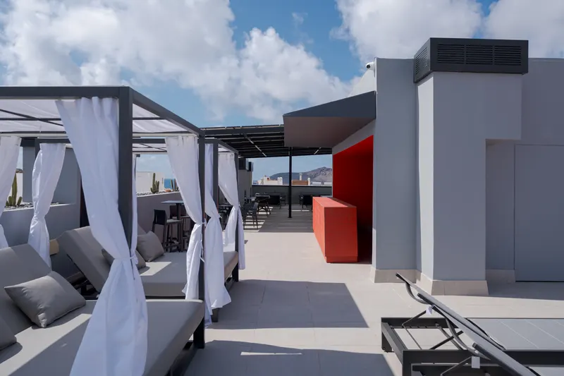 Piscina y Rooftop — Hotel LIVVO La Escarlata, Las Palmas de Gran Canaria 5