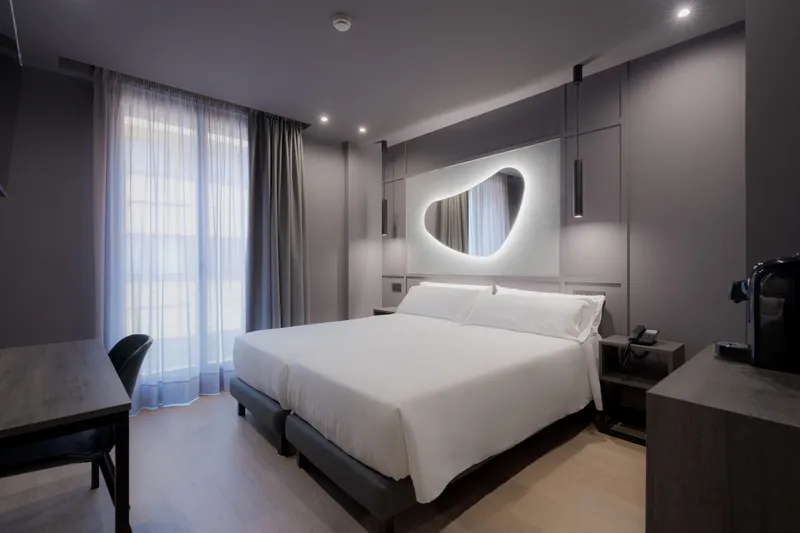 Doppelzimmer mit Französischem Balkon — Hotel LIVVO La Escarlata, Las Palmas de Gran Canaria 1