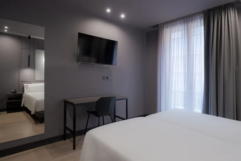 Doppelzimmer mit Französischem Balkon — Hotel LIVVO La Escarlata, Las Palmas de Gran Canaria 3