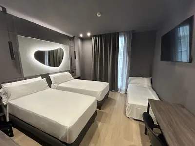 Familienzimmer mit Französischem Balkon — Hotel LIVVO La Escarlata, Las Palmas de Gran Canaria 1