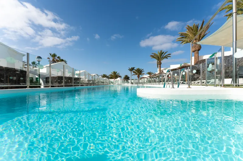 Piscinas — Apartamentos LIVVO Las Gaviotas, Puerto del Carmen 1