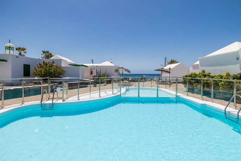 Piscinas — Apartamentos LIVVO Las Gaviotas, Puerto del Carmen 2