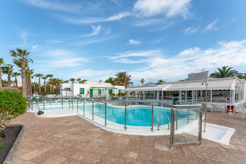 Piscinas — Apartamentos LIVVO Las Gaviotas, Puerto del Carmen 3