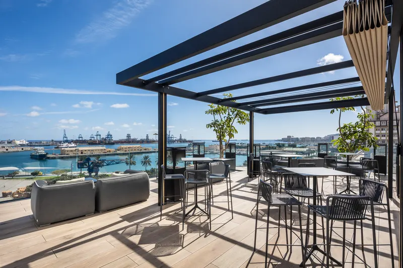 Piscina y Rooftop — Hotel LIVVO Lumm, Las Palmas de Gran Canaria 3