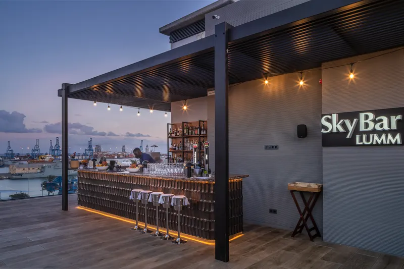 Piscina y Rooftop — Hotel LIVVO Lumm, Las Palmas de Gran Canaria 4