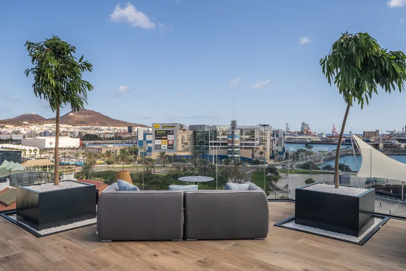 Piscina y Rooftop — Hotel LIVVO Lumm, Las Palmas de Gran Canaria 7