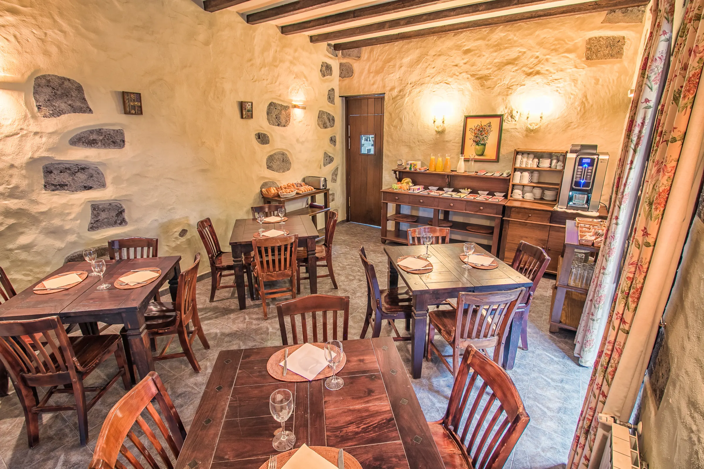 Gastronomía — Hotel Rural LIVVO Maipez, Las Palmas de Gran Canaria 1