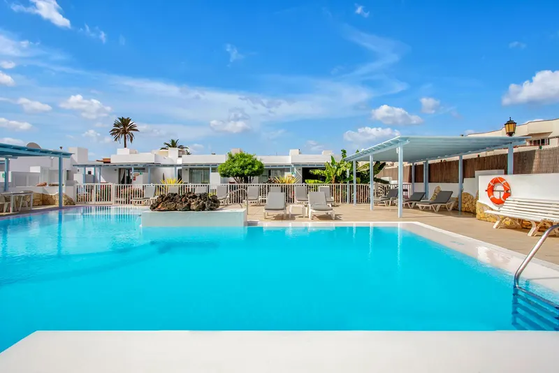 Piscina — Apartamentos LIVVO Mar Azul, Corralejo 1
