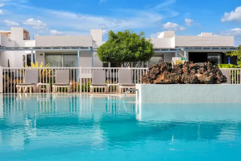 Piscina — Apartamentos LIVVO Mar Azul, Corralejo 2