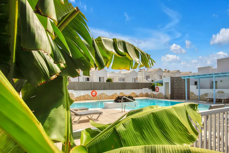 Piscina — Apartamentos LIVVO Mar Azul, Corralejo 4