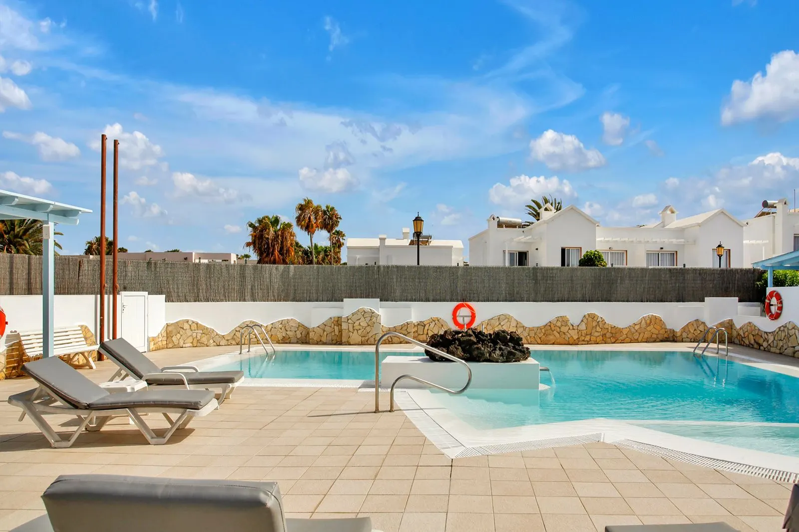 Schwimmbad — Apartamentos LIVVO Mar Azul, Corralejo 5