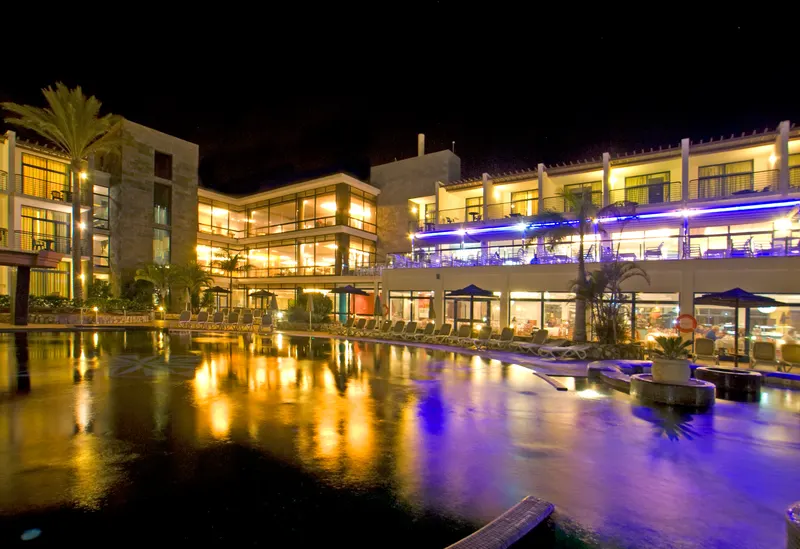 Piscinas y animación — Hotel Mirador Papagayo by LIVVO, Playa Blanca 3