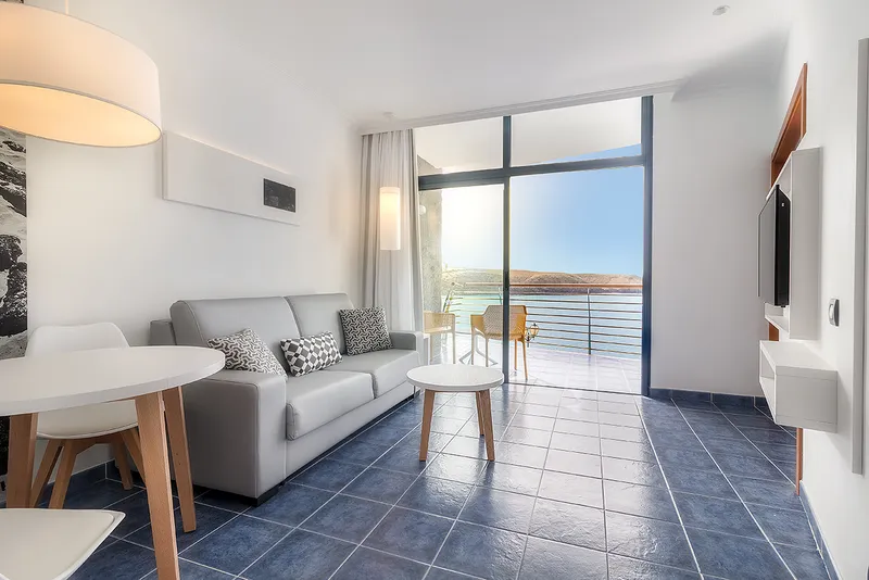 Superior Doppelzimmer Frontal Meerblick — Hotel Mirador Papagayo by LIVVO, Playa Blanca 2