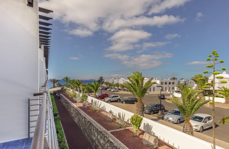 Doppelzimmer seitlicher Meerblick — Hotel Mirador Papagayo by LIVVO, Playa Blanca 2