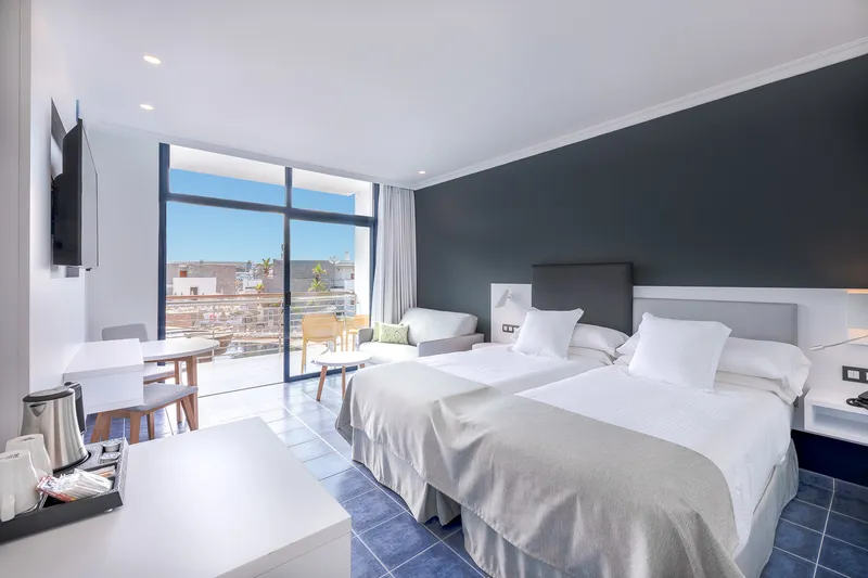 Doppelzimmer Poolblick — Hotel Mirador Papagayo by LIVVO, Playa Blanca 1