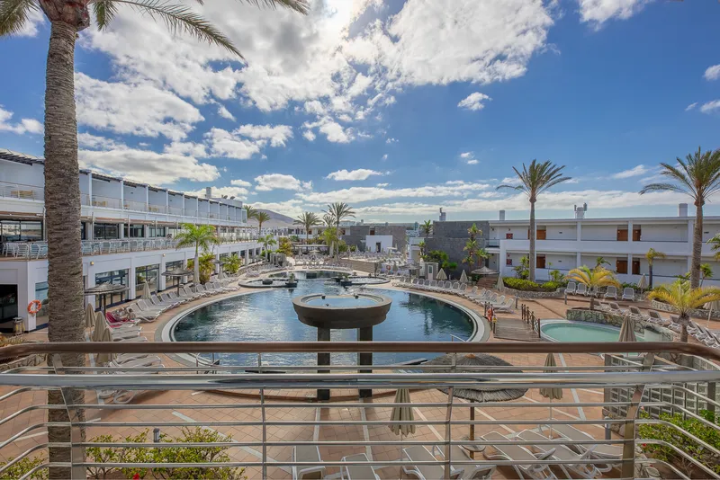 Doppelzimmer Poolblick — Hotel Mirador Papagayo by LIVVO, Playa Blanca 2