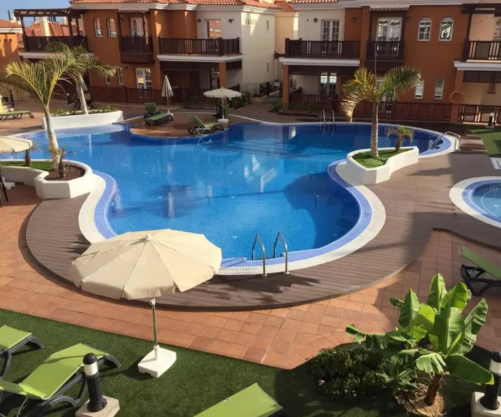 Piscina — Apartamentos LIVVO Montecarrera, Arguineguín 2