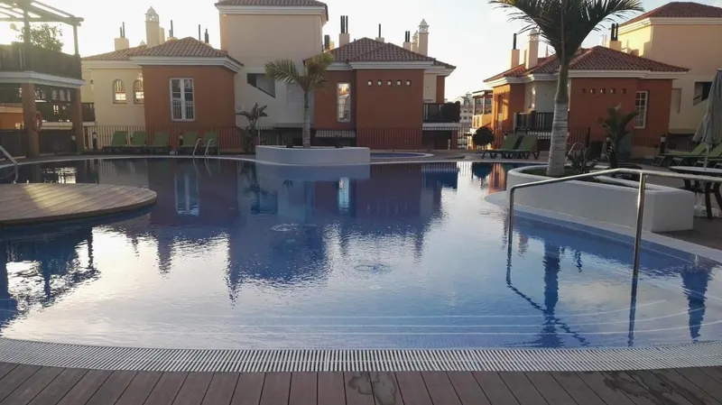 Piscina — Apartamentos LIVVO Montecarrera, Arguineguín 4